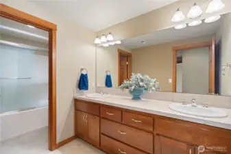 Upstairs full bathroom