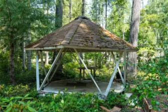 Gazebo. (needs repair)