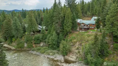 Welcome to your RIVER PARADISE!