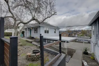 Notice the territorial views. Magnolia trees are beautiful. Thermal windows everywhere.