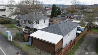 Fencing show an approximate area of the south property line. Mailbox is for Hardy apartments only.