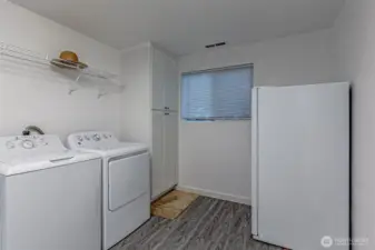 Washer/Dryer stay  Freezer does not convey