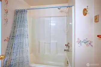 Tub/Shower.