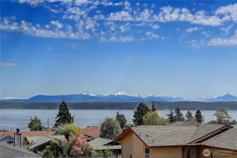 Stunning views of the Cascade Mountain Range.
