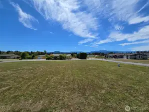 Panoramic Mountain views from all over the lot