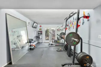 Bonus-Gym/Office Space