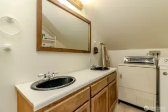 Upper Garage Apt. full bath/laundry room combo.