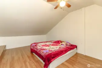 Upper Garage apt Bedroom