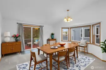 Virtually staged dining room