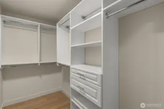 Designed for maximum organization and ease, this closet offers ample space for wardrobes of all sizes.