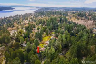 Convenient Access to Lake Forest Civic Club, Beach and Dock