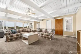 Love all the natural light.