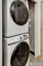 In-unit, newer washer/dryer