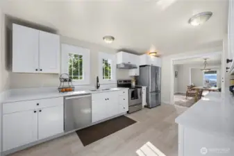 Completely updated kitchen w/New cabinets, quartz countertops & SS appliances