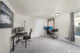 Bedroom / office