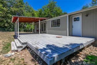 Large back deck with cover for any weather.