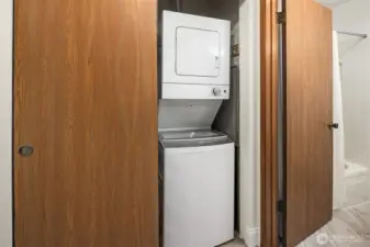 Stacked washer/dryer stay!