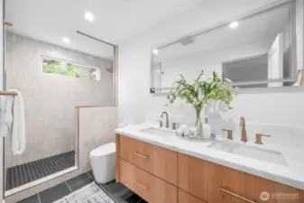 Primary en-suite