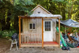 Universal Storage Shed / Studio