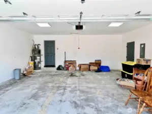 Large 2 car garage with E-Car charging station