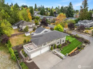 Top-rated Lake Washington schools and everyday amenities are minutes away—West of Market living at its finest!
