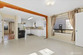 Dining room off kitchen