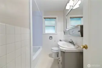 Full bathroom on upper floor