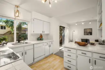 Kitchen w/Eating space