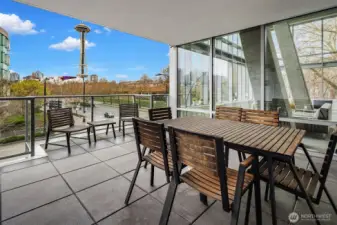 Amenities: Outdoor deck