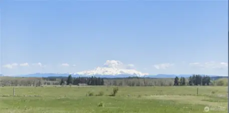 The WOW FACTOR! Mt. Rainier in her full glory! Imagine waking up to this stunning view every morning.