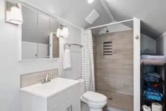 a 3/4 bathroom with tile walk in shower