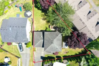 Boundary lines are estimated and do not include long driveway.