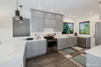 Self-closing cabinetry brings a touch of quiet luxury and thoughtful craftsmanship to your new kitchen. With just a gentle push, doors and drawers glide to a close—no bangs, no slams—just a smooth, graceful finish every time. A small detail that makes a big difference, adding both elegance and functionality to your daily routine.
