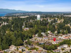 Northwest towards Des Moines & Sea-Tac airport. 15 minutes to the airport!