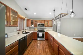 Beautiful kitchen and the appliances stay
