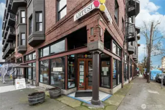 many great restaurants nearby