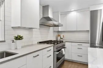 Enjoy ample storage & counter space along with Fisher & Paykel appliances.