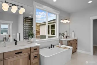 Primary w/2 vanities, tile shower & soaking tub