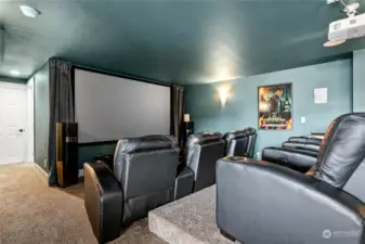 Fully outfitted theatre room