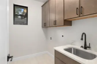 Lower-level laundry/mudroom