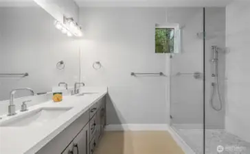 Master Bath - Main Floor