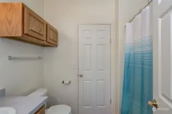 Full-size main bathroom