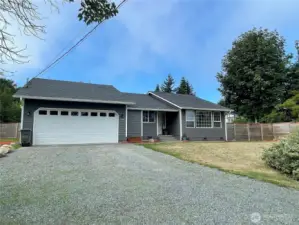 Large driveway for RV parking