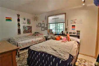 2nd large bedroom.