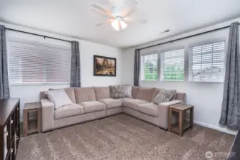 Bonus room with ample space