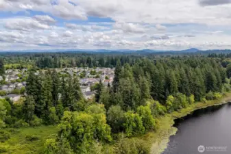 Neighborhood and Munn Lake