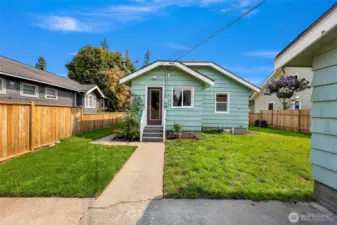Surrounded by period homes and a short walk to Elizabeth Park and Eldridge St.