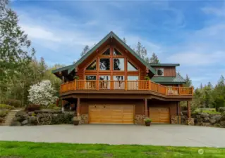 Stunning Log Home Architecture