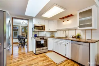 High end appliances and ample cabinet space set off the heart of the home!