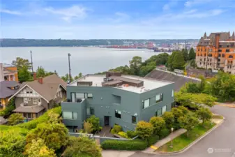 REFINED TACOMA CONDO WITH UNRIVALED VIEWS